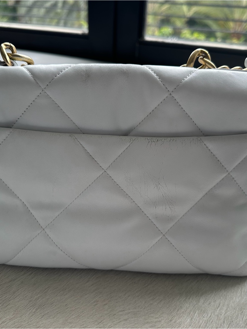 CHANEL White Quilted Leather Shoulder Bag with Mixed Gold and Silver Chain Strap - Picture 3 of 9